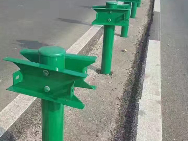 高速護(hù)欄板一柱雙掛